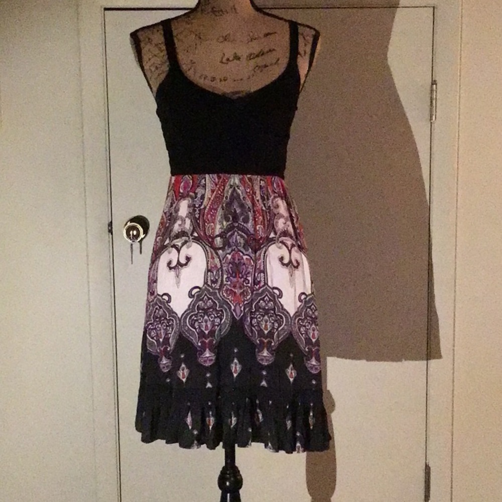 Mini dress, flowy skirt.
